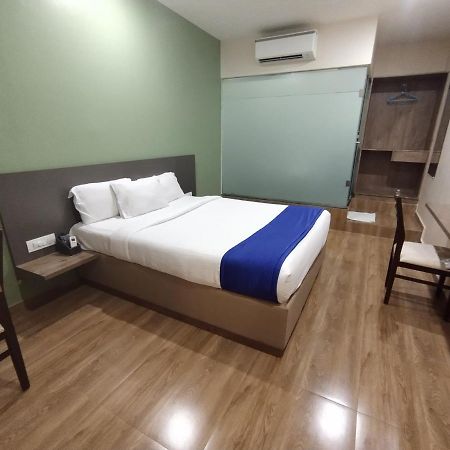 Hotel Ocean Suites Мумбаи Экстерьер фото